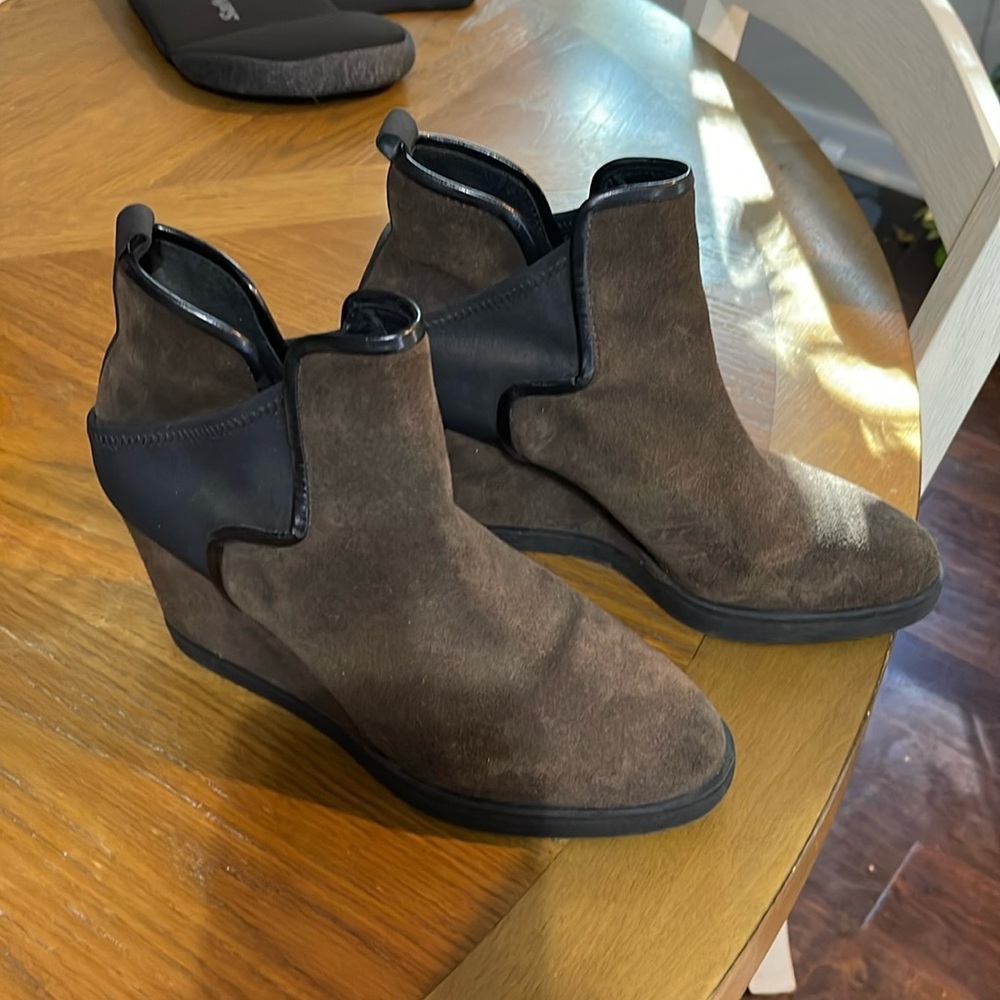 Donald Pliner booties